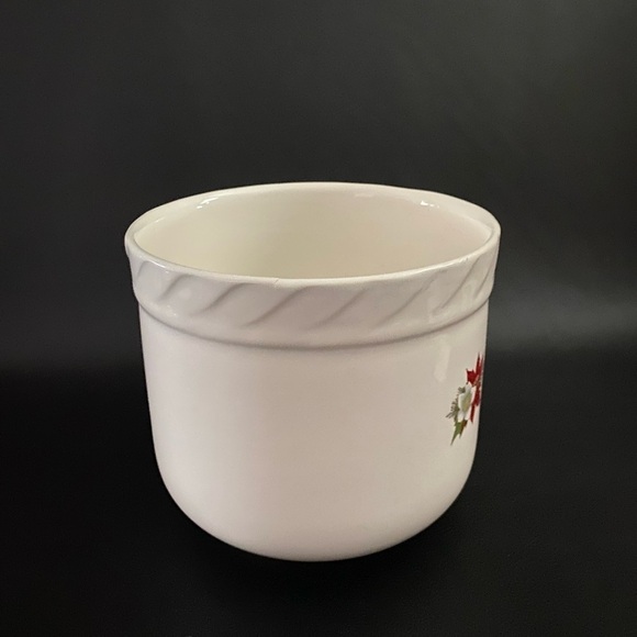 Poinsettia Pattern Ceramic Flower Pot - Picture 3 of 10